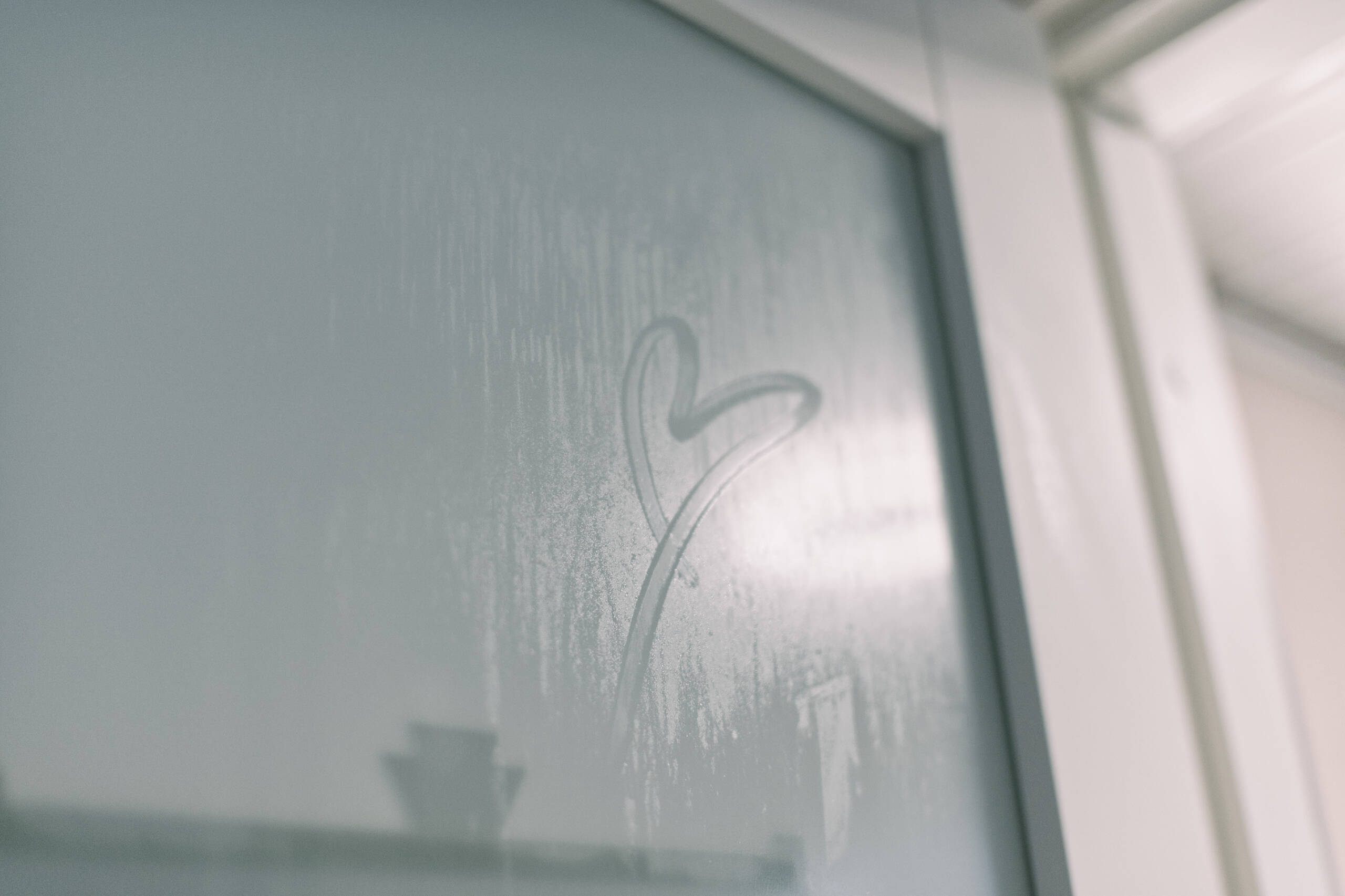 Fogged up moist window on indoors door