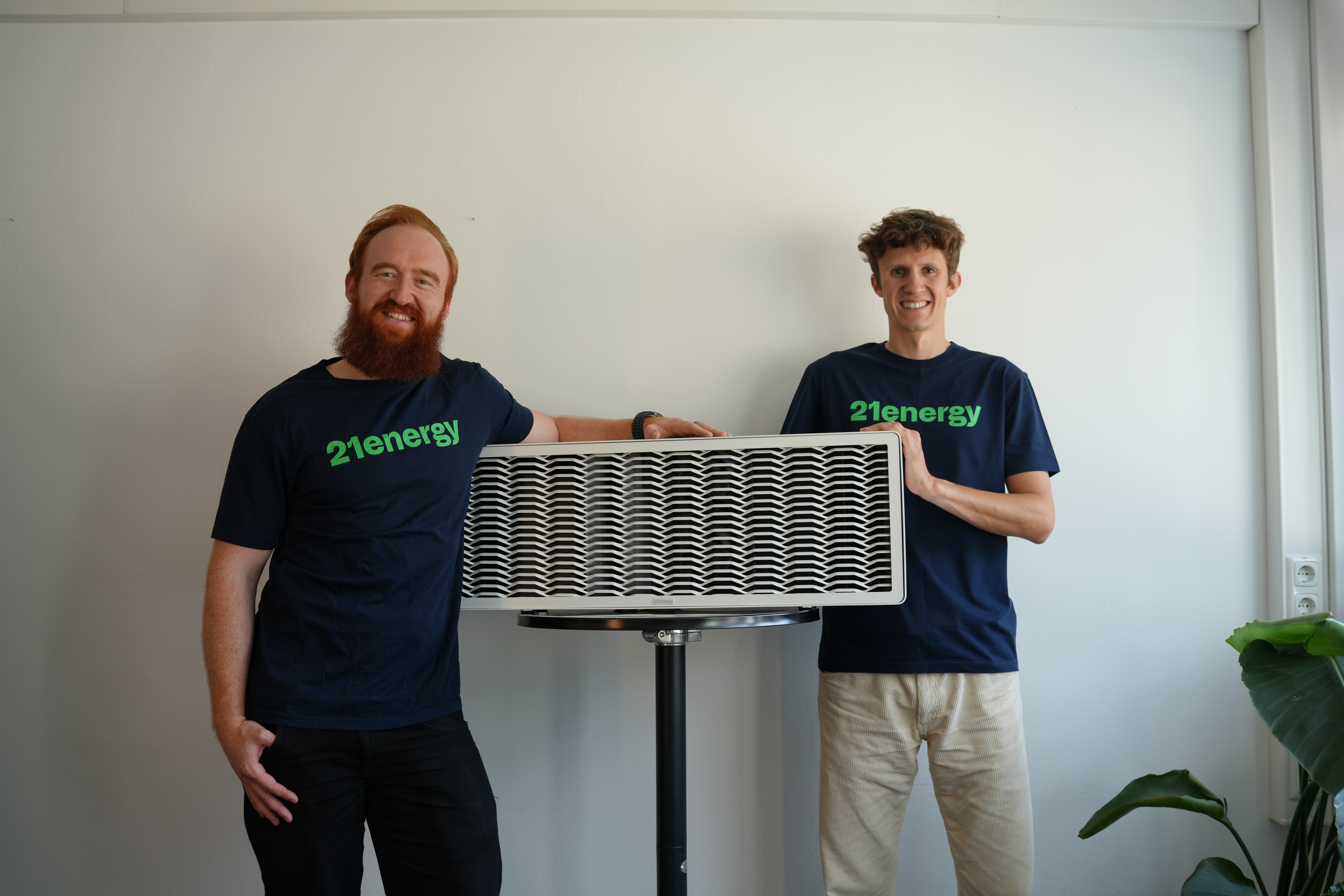 21energy CEO Maximilian Obwexer and COO Lukas Waldner with the Ofen 3 Pro.